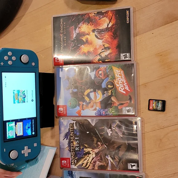 Nintendo switch lite bundle - Picture 3 of 4